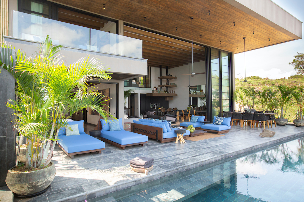Villa Sierra Terrace Seating