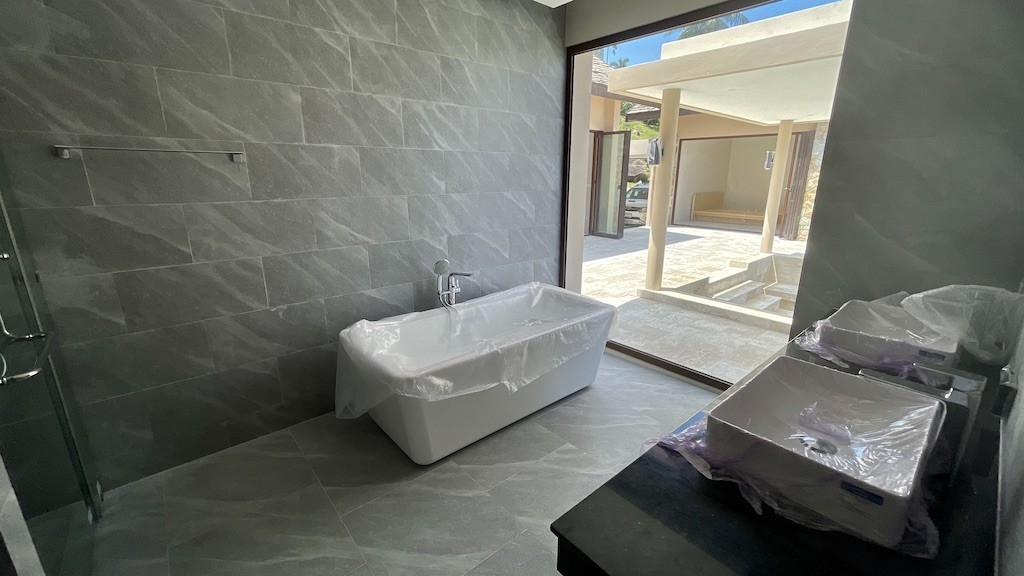 Villa Tujuh Bathtub