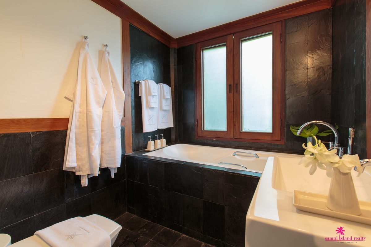 Baan Hansa Bathroom