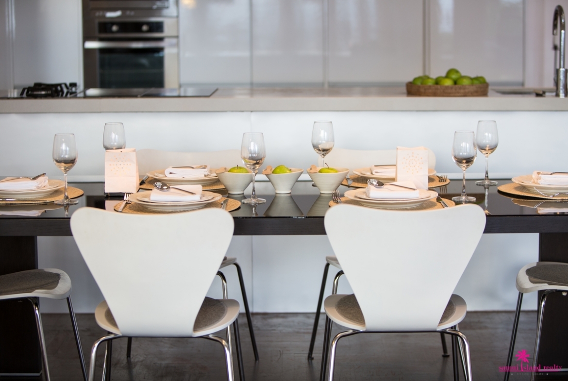 Baan Hansa Dining Table