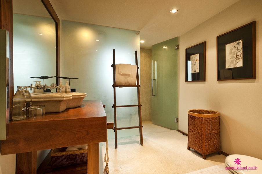 Villa Riva Bathroom