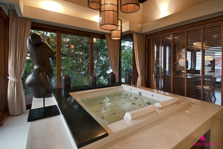 Villa Riva Jacuzzi Bathtub