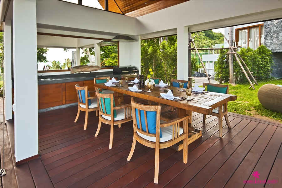 Villa Riva Outdoor Dining