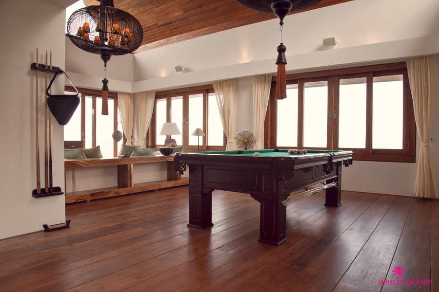 Villa Riva Pool Table