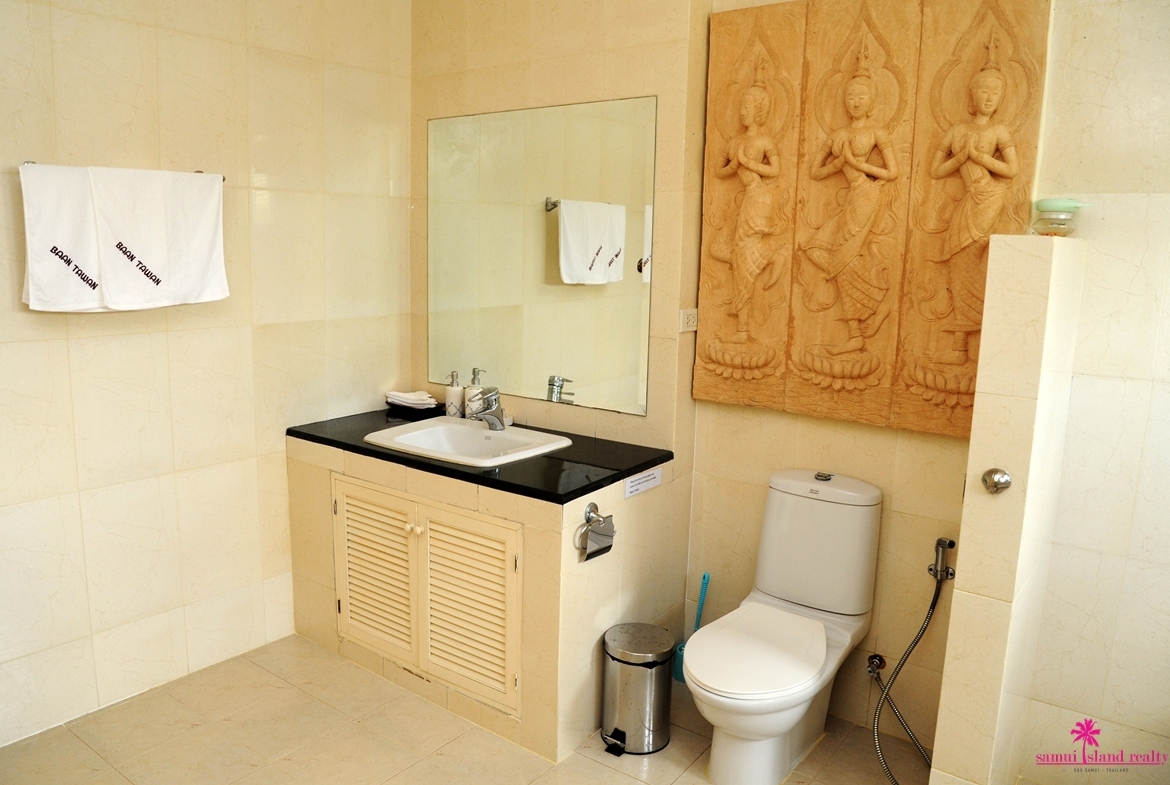 Baan Tawan Bathroom
