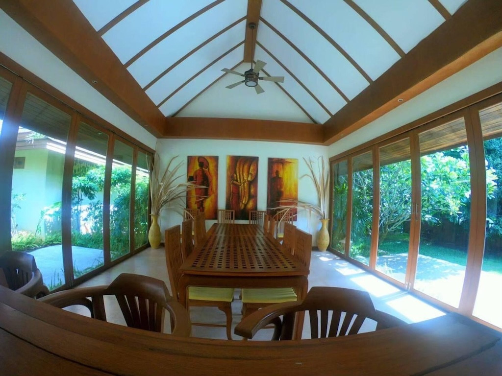Beachfront Koh Samui Villa Dining