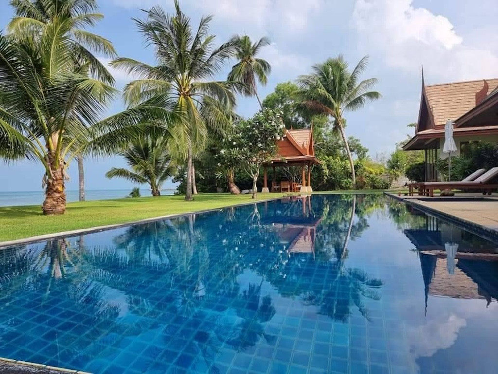Beachfront Koh Samui Villa Pool