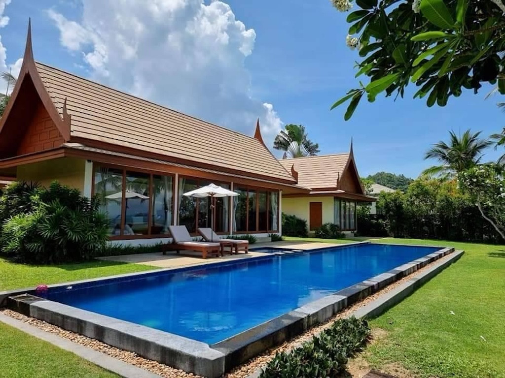Beachfront Koh Samui Villa Pool