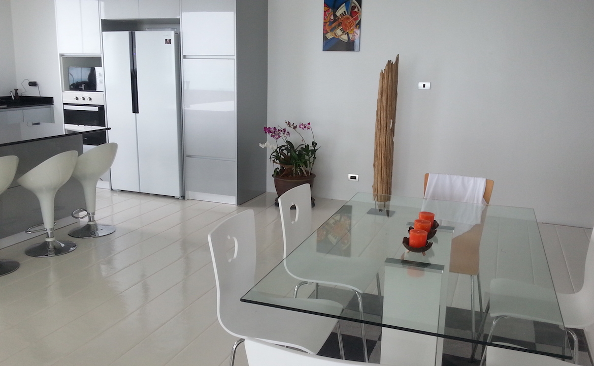 Villa Dining Table