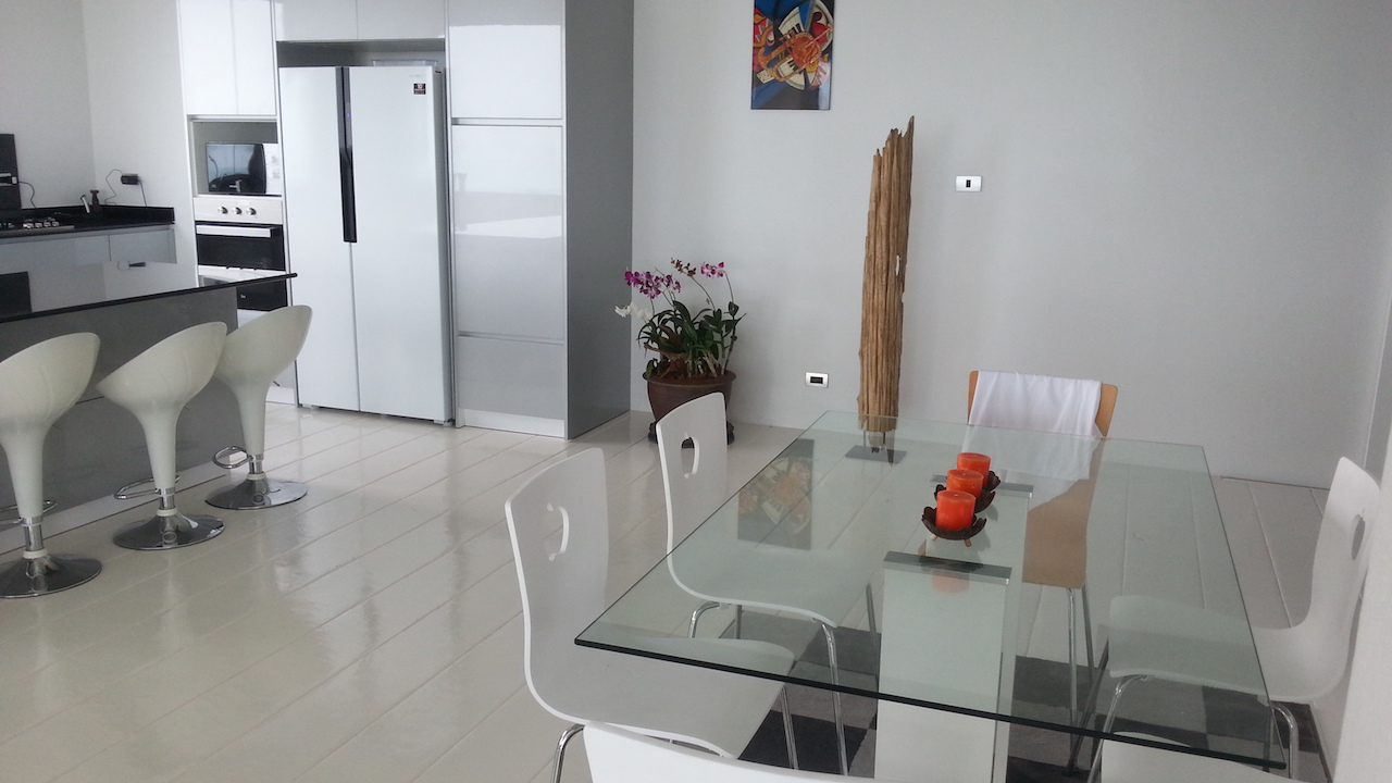 Villa Dining Table