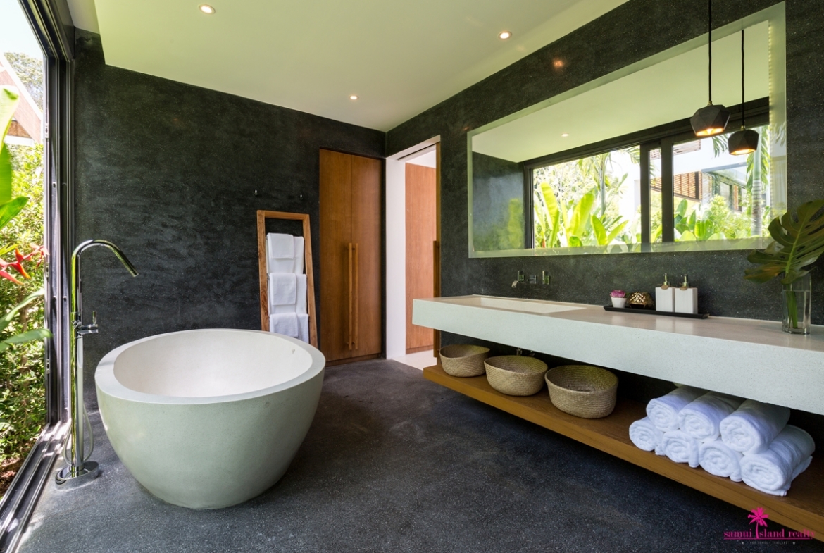 Villa Malouna Bathtub