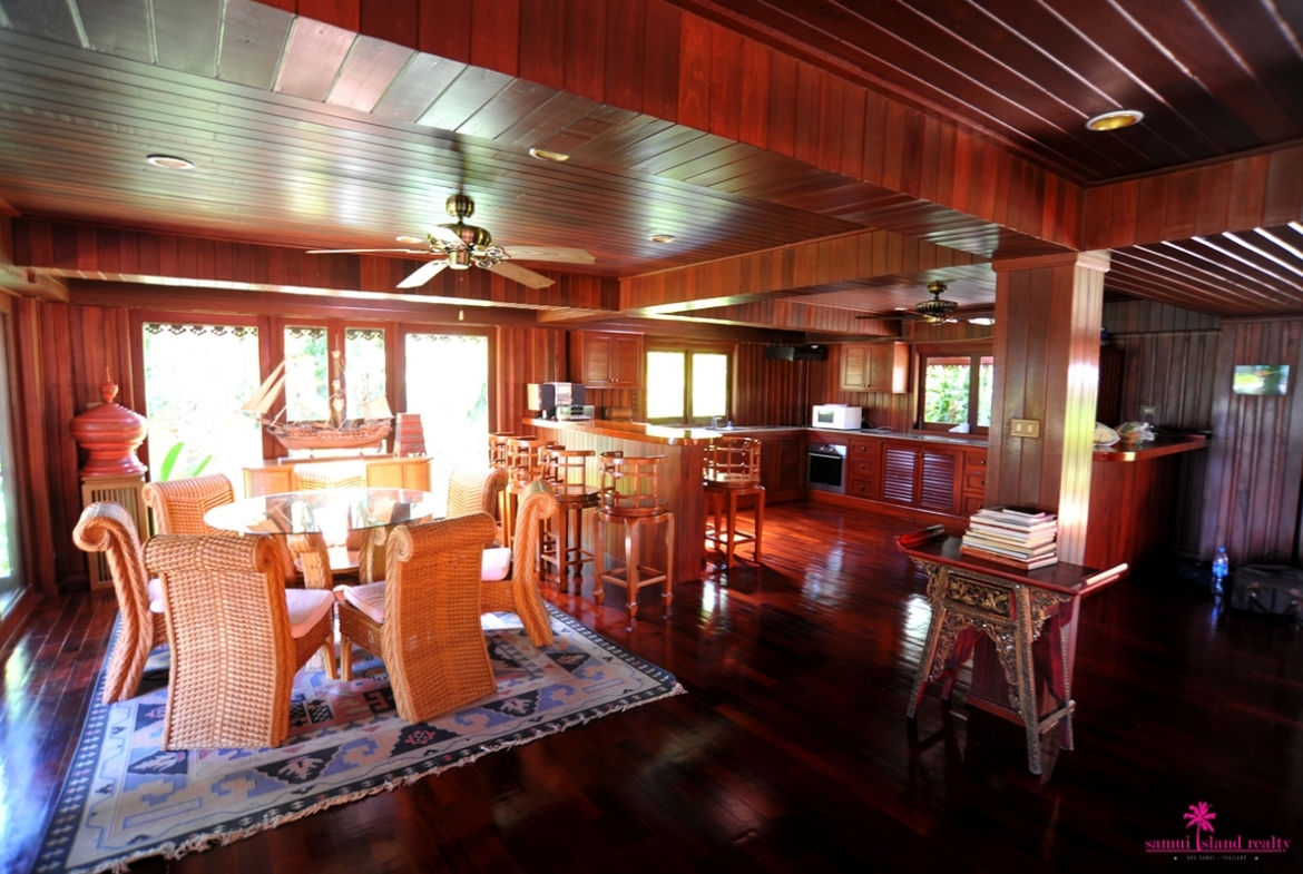 Villa Sur La Mer Dining & Kitchen