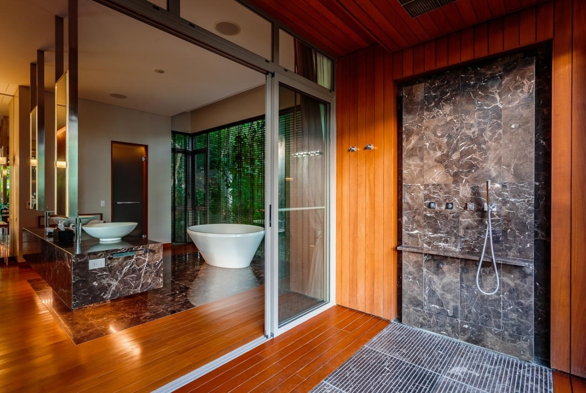 Baan Banyan Bathroom