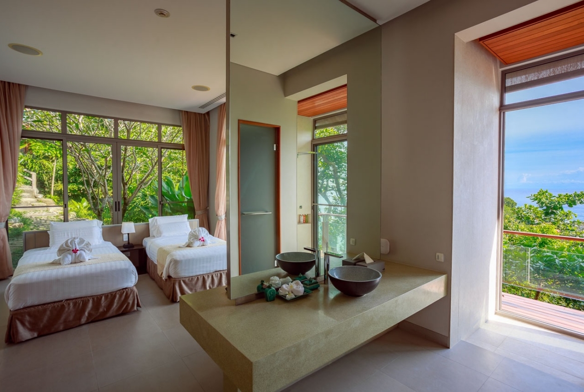Baan Banyan Bathroom