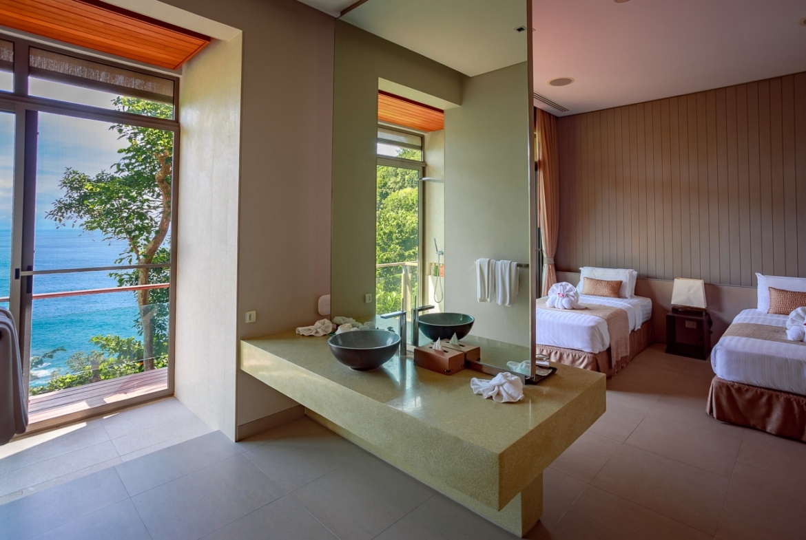 Baan Banyan Bathroom
