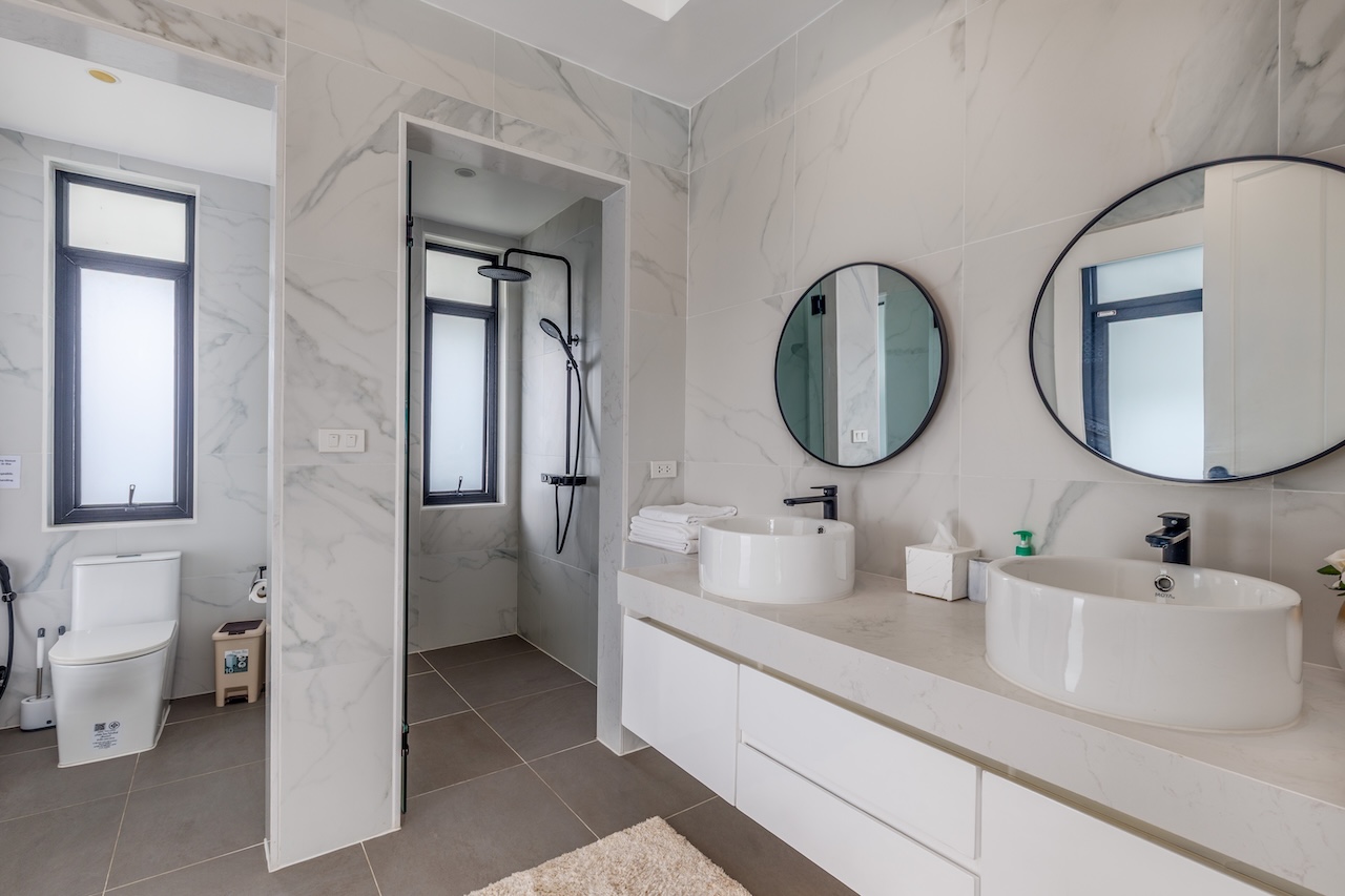 Baan Thai Surin Hill Bathroom