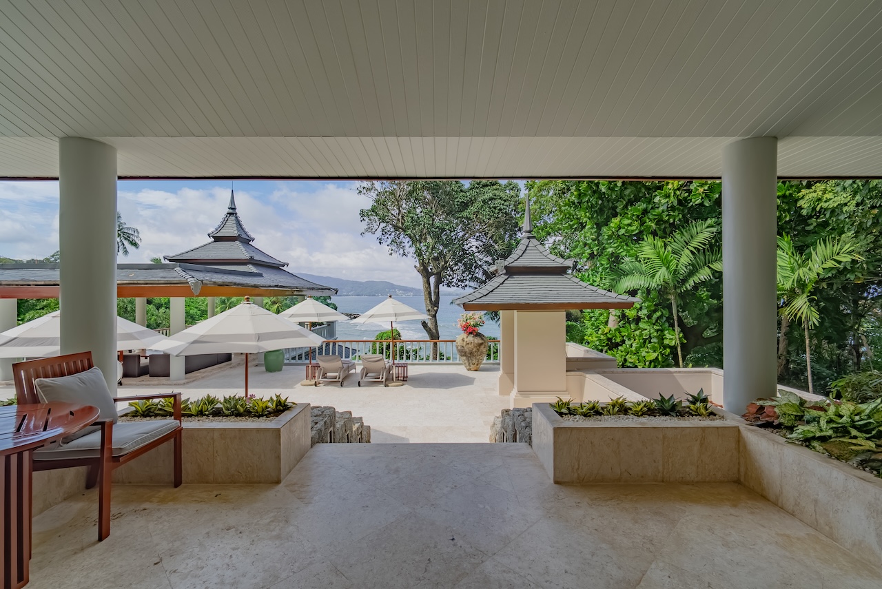 Signature Resort Villa 12 Covered Terrace