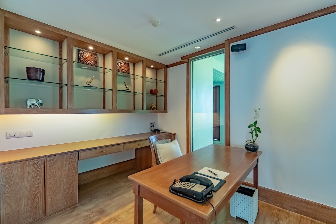 Signature Resort Villa 12 Office