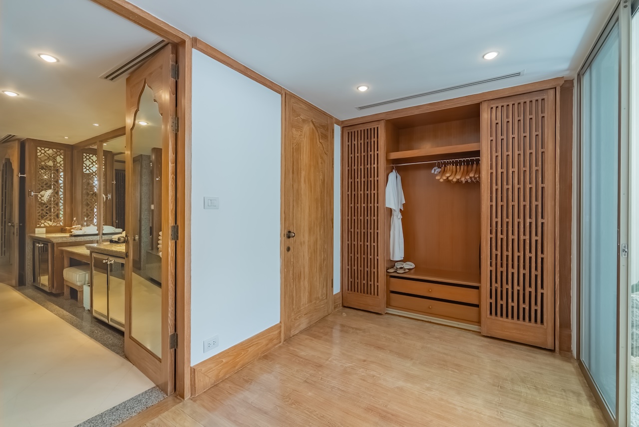 Signature Resort Villa 12 Wardrobe