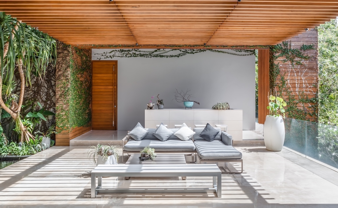 Villa Mayavee Seating